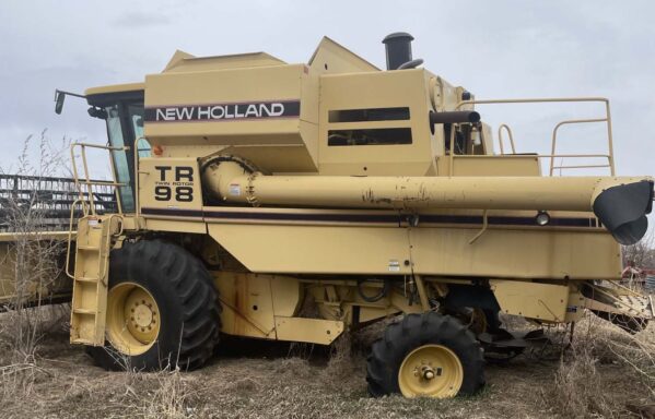 Auction 1997 New Holland TR98 Combine CAG