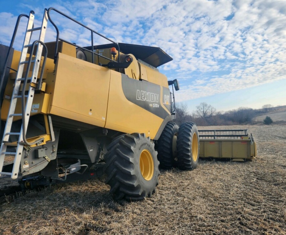 [Auction]: 2004 Caterpillar LEXION 570R Combine - CAG