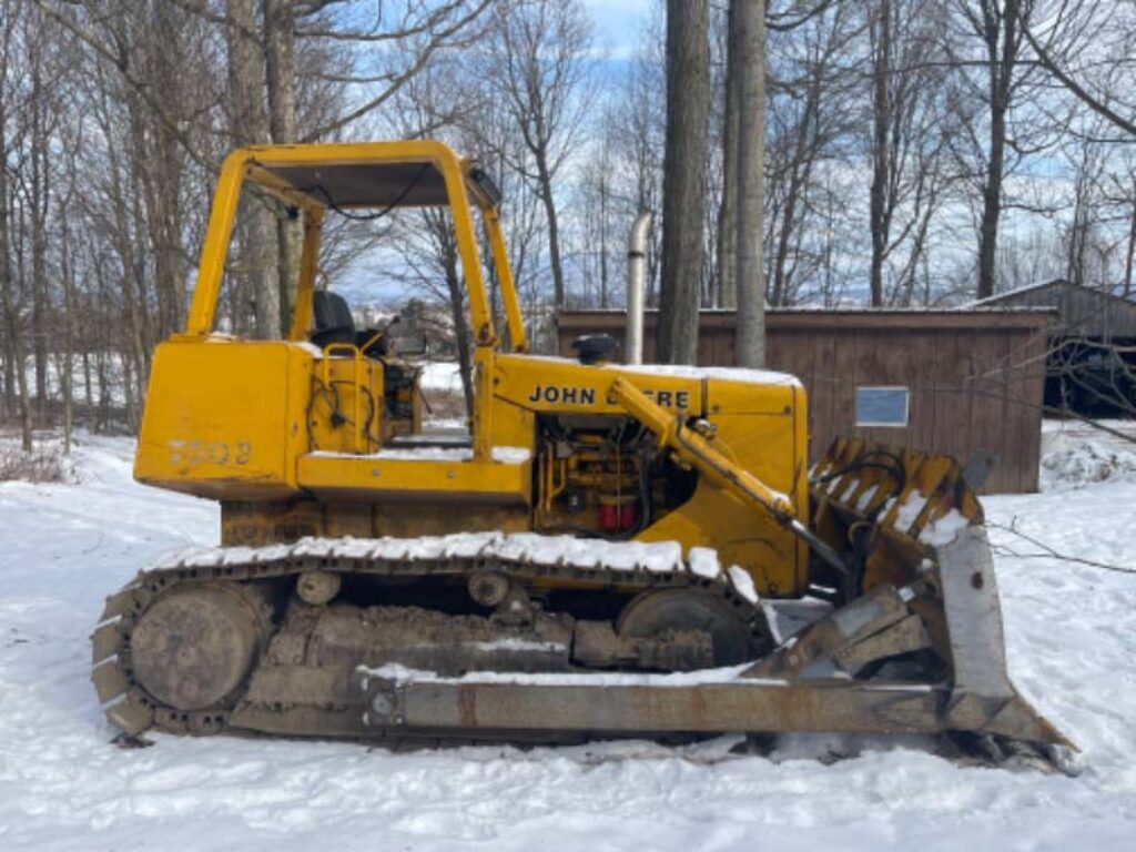 [Auction]: 1987 John Deere 750B Dozer - CAG