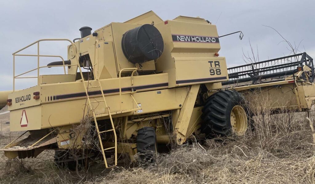 [Auction]: 1997 New Holland TR98 Combine - CAG