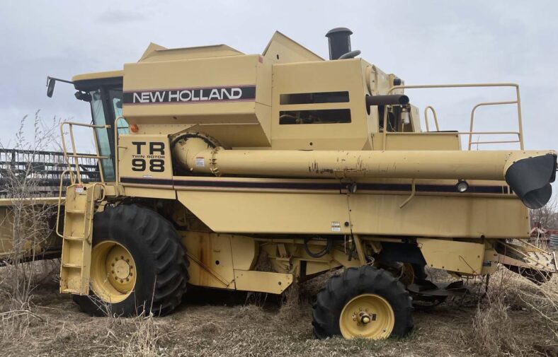 [Auction]: 1997 New Holland TR98 Combine - CAG