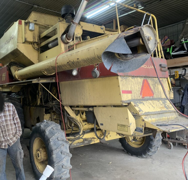 [auction]: New Holland Tr86 Combine - Cag